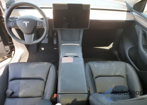 2025 Tesla Model Y из США, поврежденный, VIN 7SAYGDED4SF316803